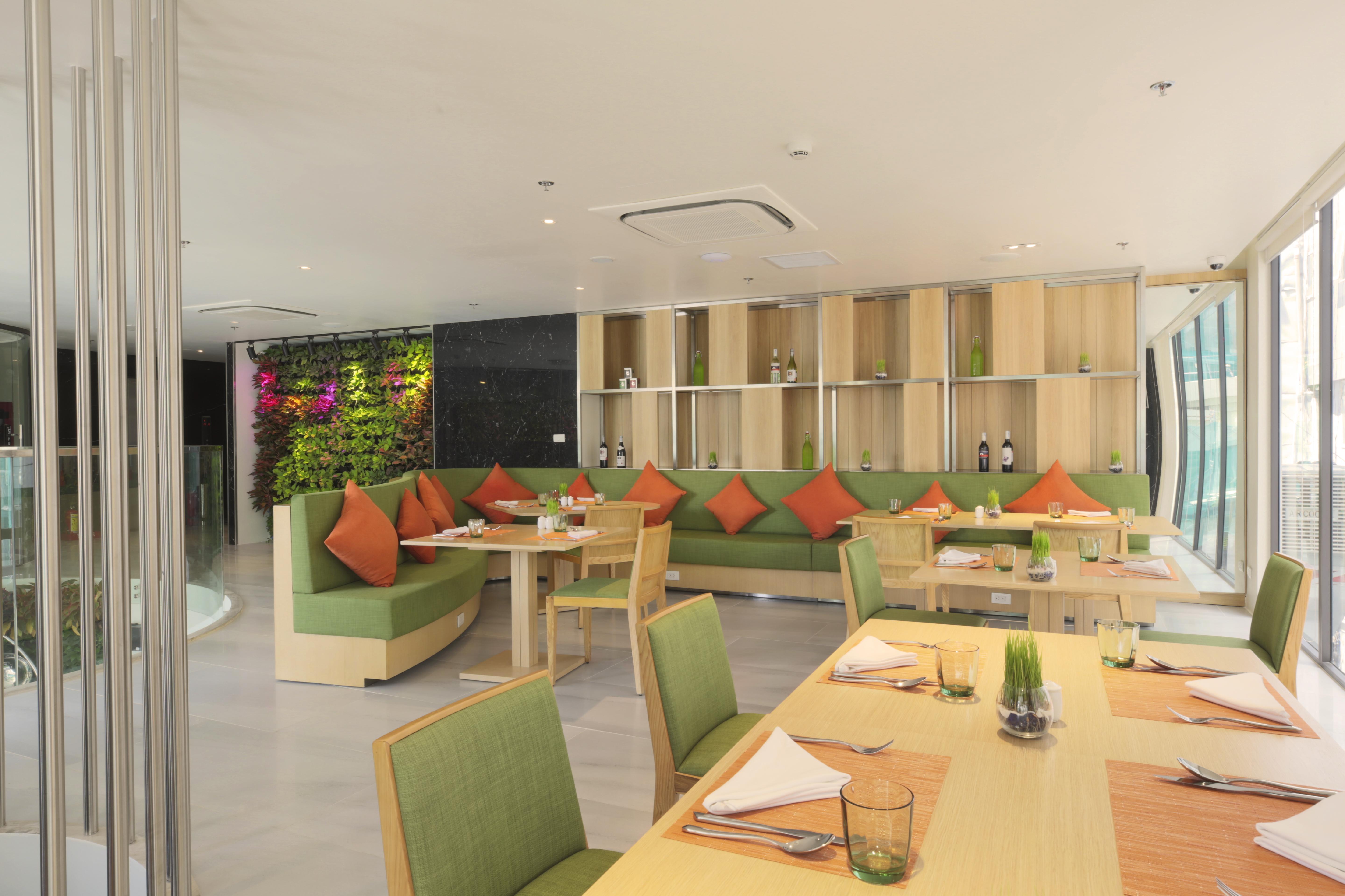 Zazz Urban Khách sạn 4*